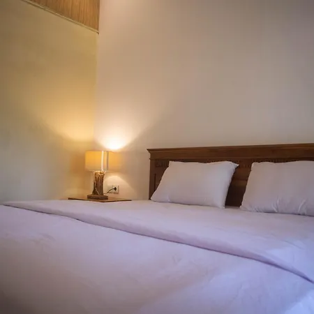 Peraja Bungalows Loyok Sangyang Room photo